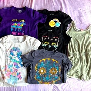 6 piece girls, 5 shirts and 1 swim cover. Small/ med. cat and jack